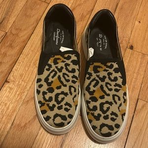 Women’s ridiculously comfy leopard Dearforms loafer sneakers.